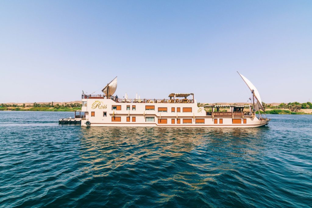 Dahabiya Rois Voyages Pharaon Le Dahabiya Rois, bateau traditionnel pour des croisières de luxe sur le Nil